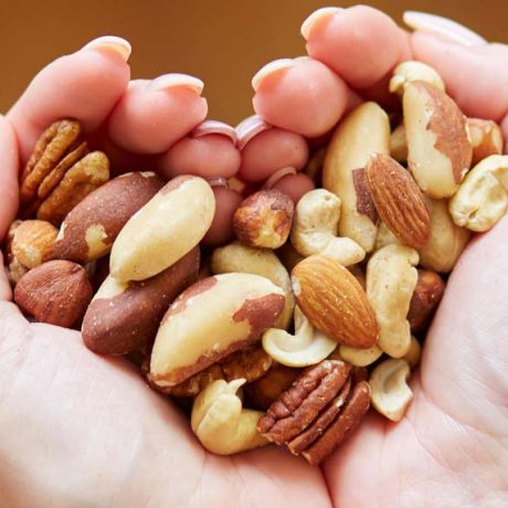 بهترین آجیل برای پوکی استخوان