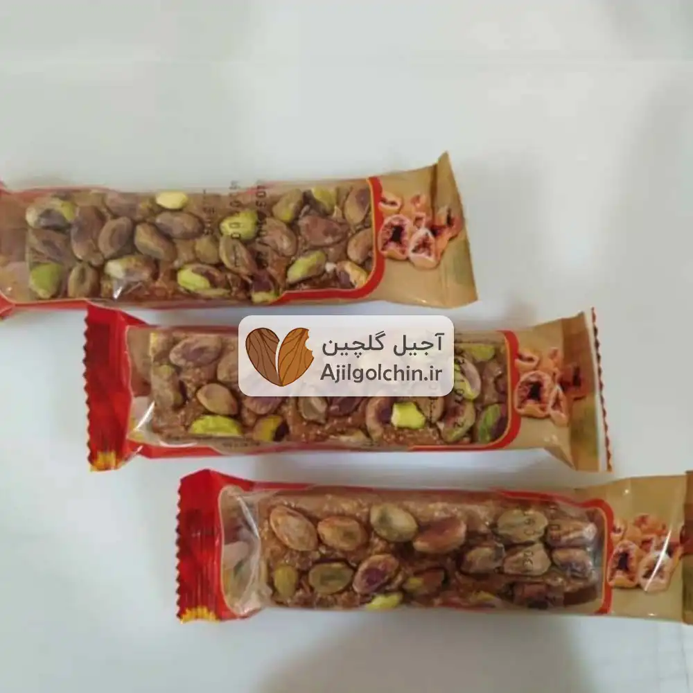 پروتئین بار انجیر با تزیین پسته
