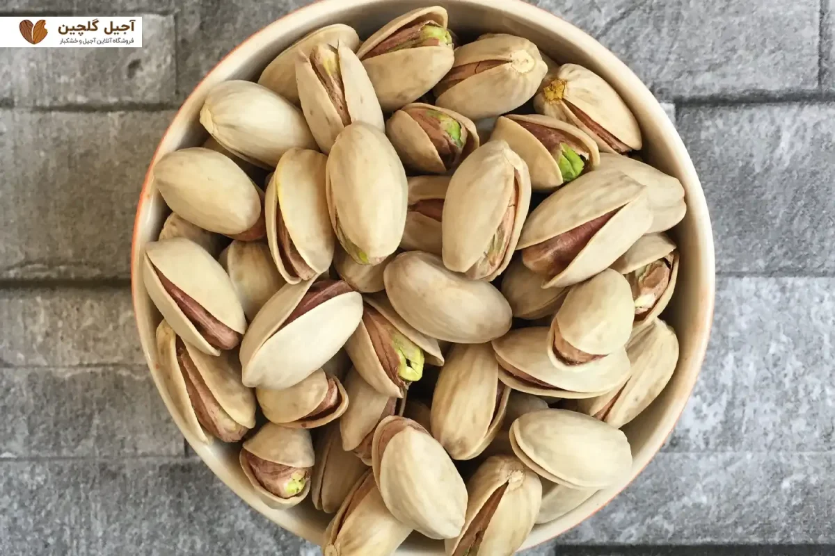 تفاوت درخت پسته اکبری و احمدآقایی